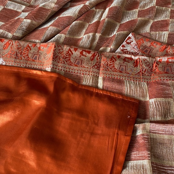 Bedcover with pillow covers - Picture 3 of 5